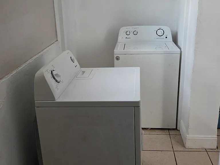 2088 E Victoria St — Photo 5