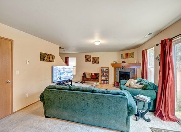 4th image of 216 11th Dr SE