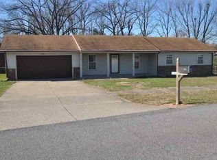 1674 Catalpa Dr, Radcliff, KY 40160