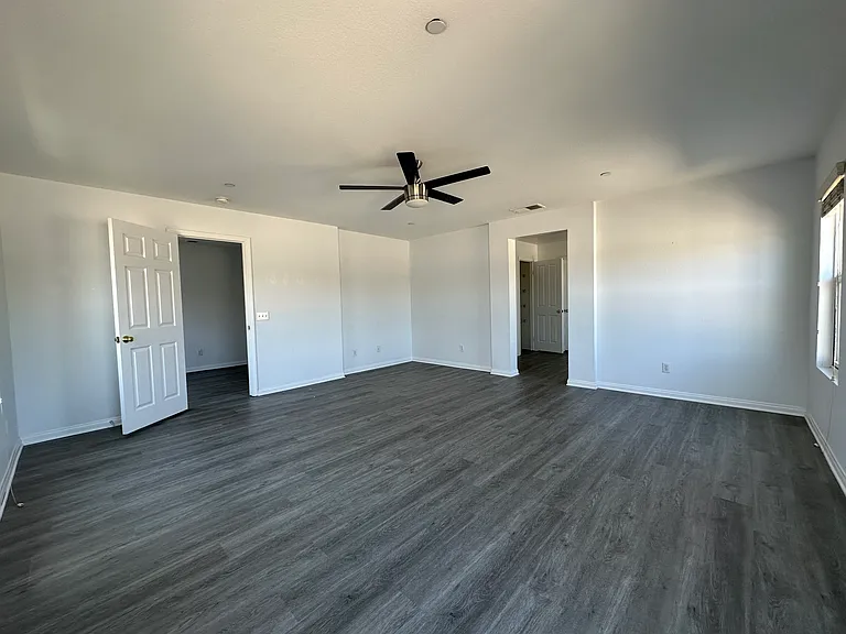 1681 Julia Way — Photo 10