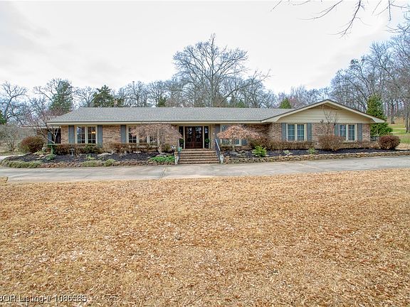 3rd image of 1 Berry Hill Rd