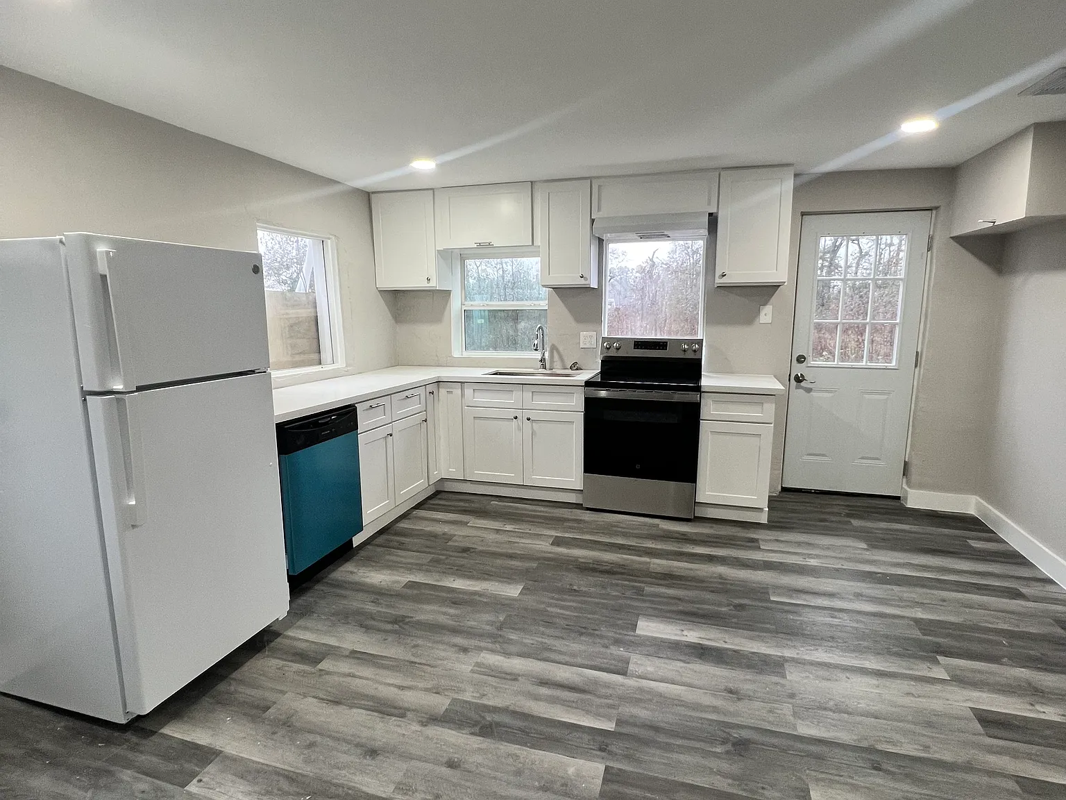 4 bed, 1700 sqft, $1,700 — Photo 2