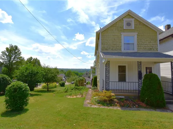 402 Wallis Ave, Farrell, PA 16121