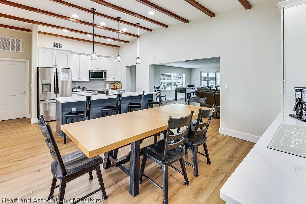 4 bed, 2.0 bath, 1661 sqft, $4,000 — Photo 3