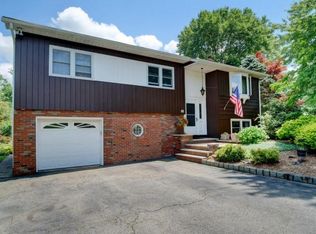 19 Sunset Ln, Oak Ridge, NJ 07438