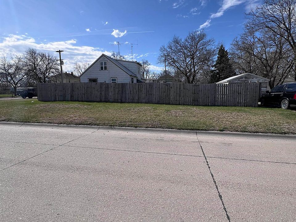 1st image of 1021 Fort St