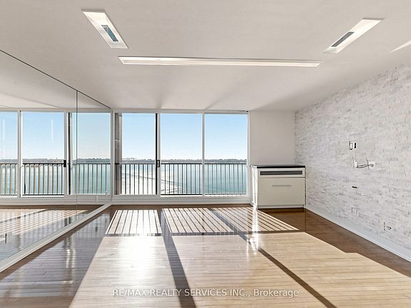 4th image of 33 Harbour Sq #2803
