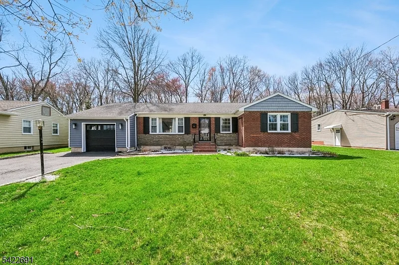 62 Forest Ave photo 1