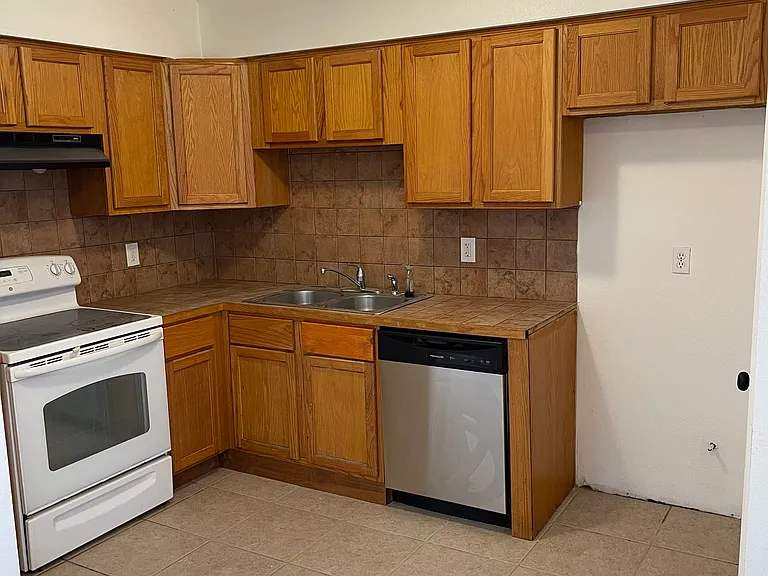 300 E Magnolia Dr — Photo 6