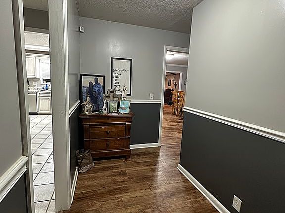 4th image of 625 Foothill Rd