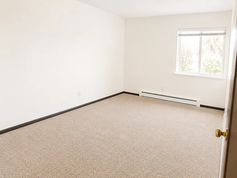Canterbury Court Apartments — Photo 18