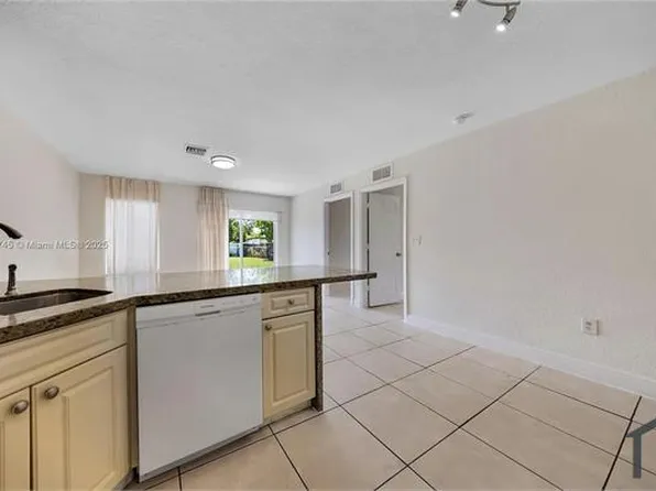 15650 NW 39th Ct #T, Opa Locka, FL 33054