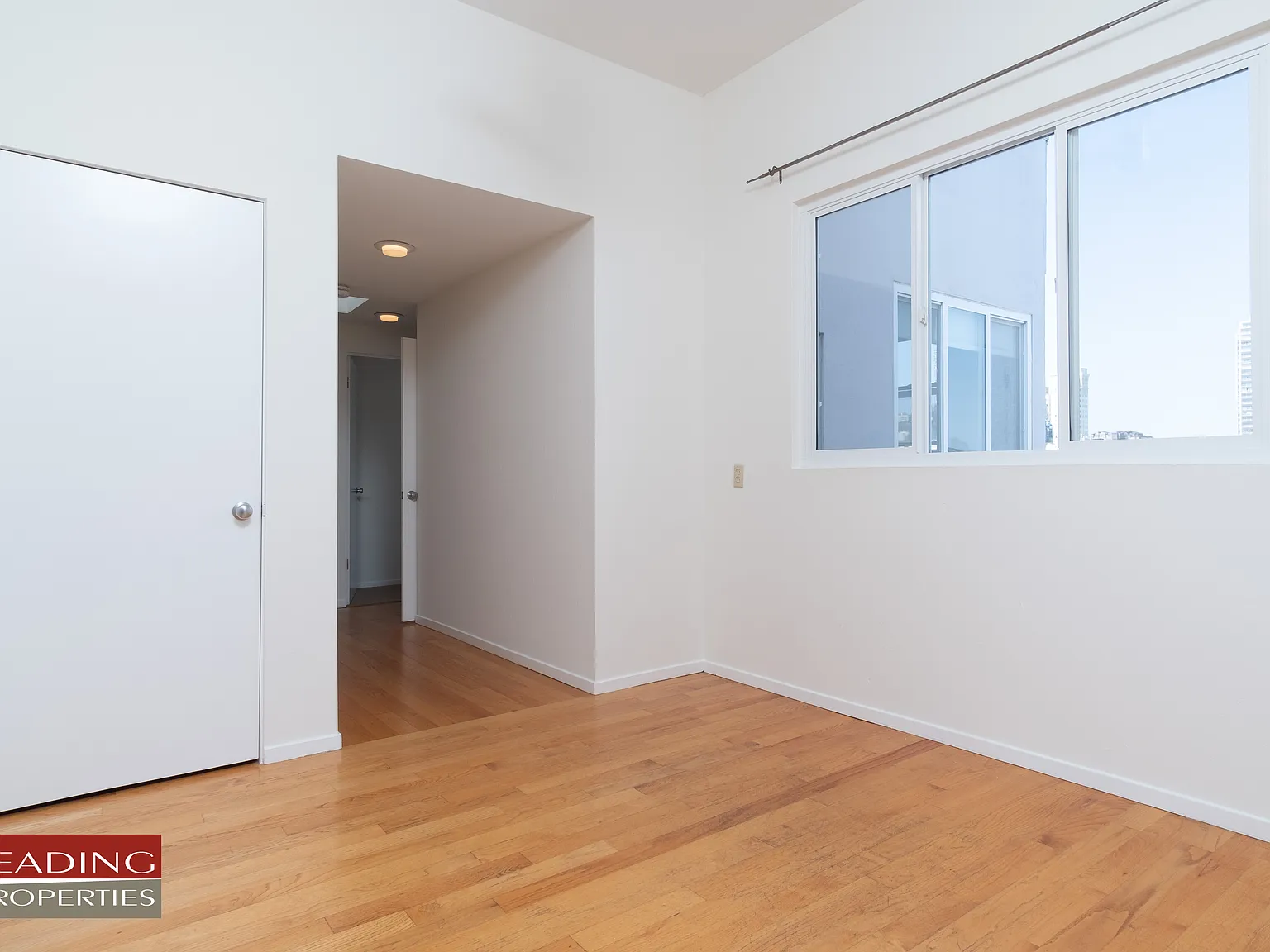 Downtown 3 Bed/2 Bath w/Great Views! — Photo 3