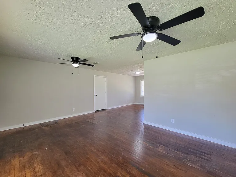 5815 Southseas St — Photo 9