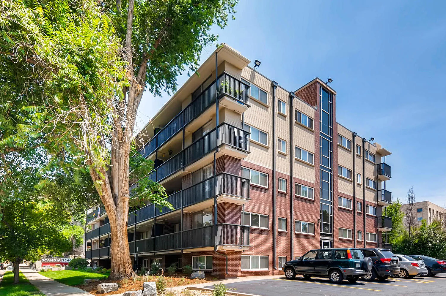 Scandia Apartments — Photo 1
