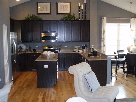 2924 Hillcrest Circle