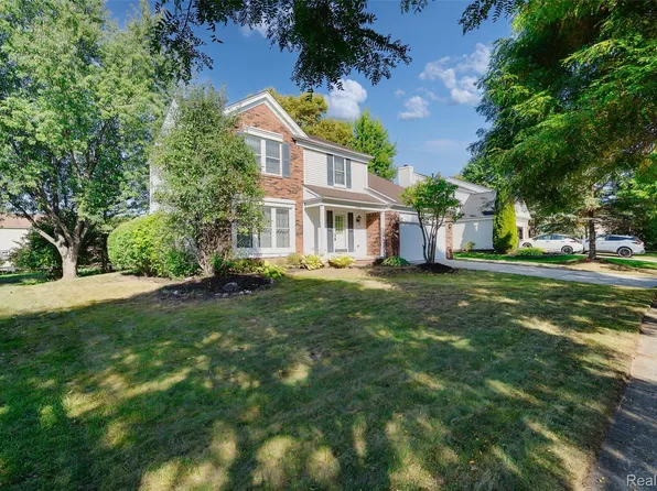 24801 Jamestowne Rd, Novi, MI 48375