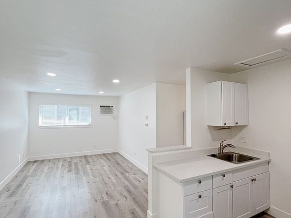 3rd image of 2711 F St APT 6