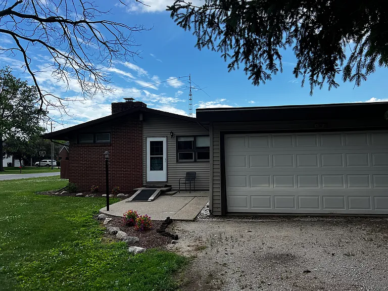 Front w garage