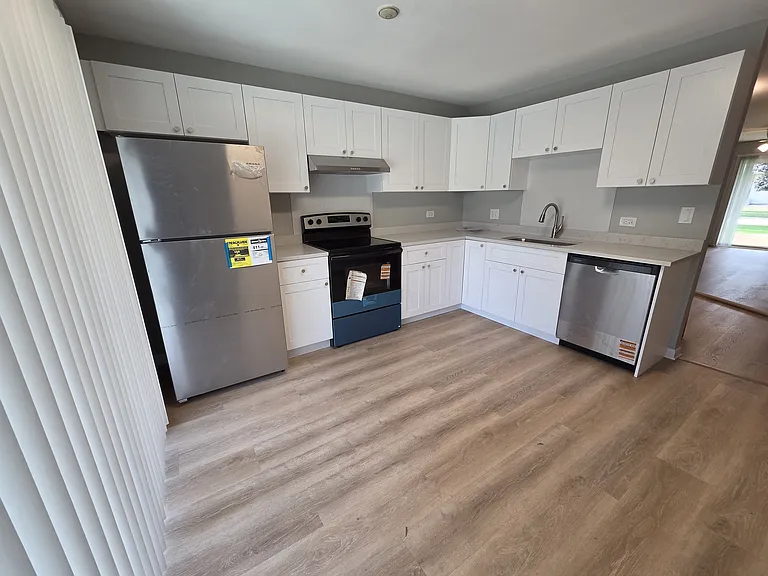 539 W 61st St #B — Photo 3