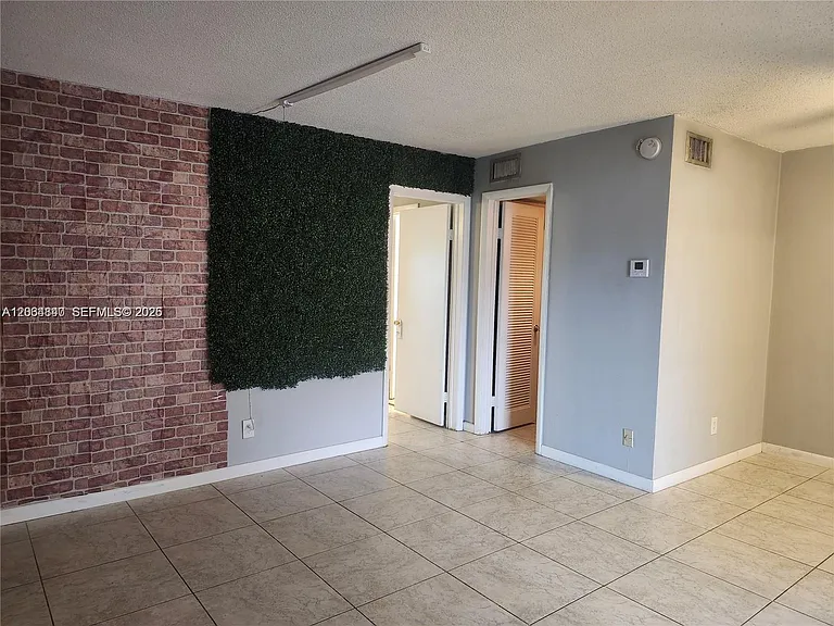 421 NE 1st St #112 — Photo 6