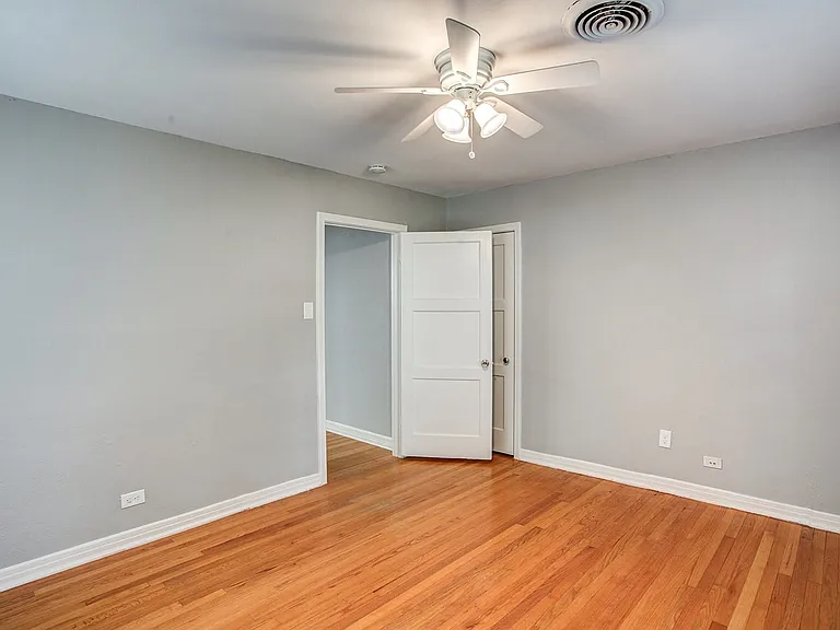 3233 Colgate Ave — Photo 6