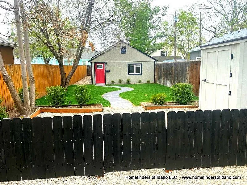 881 N 28th St — Photo 4