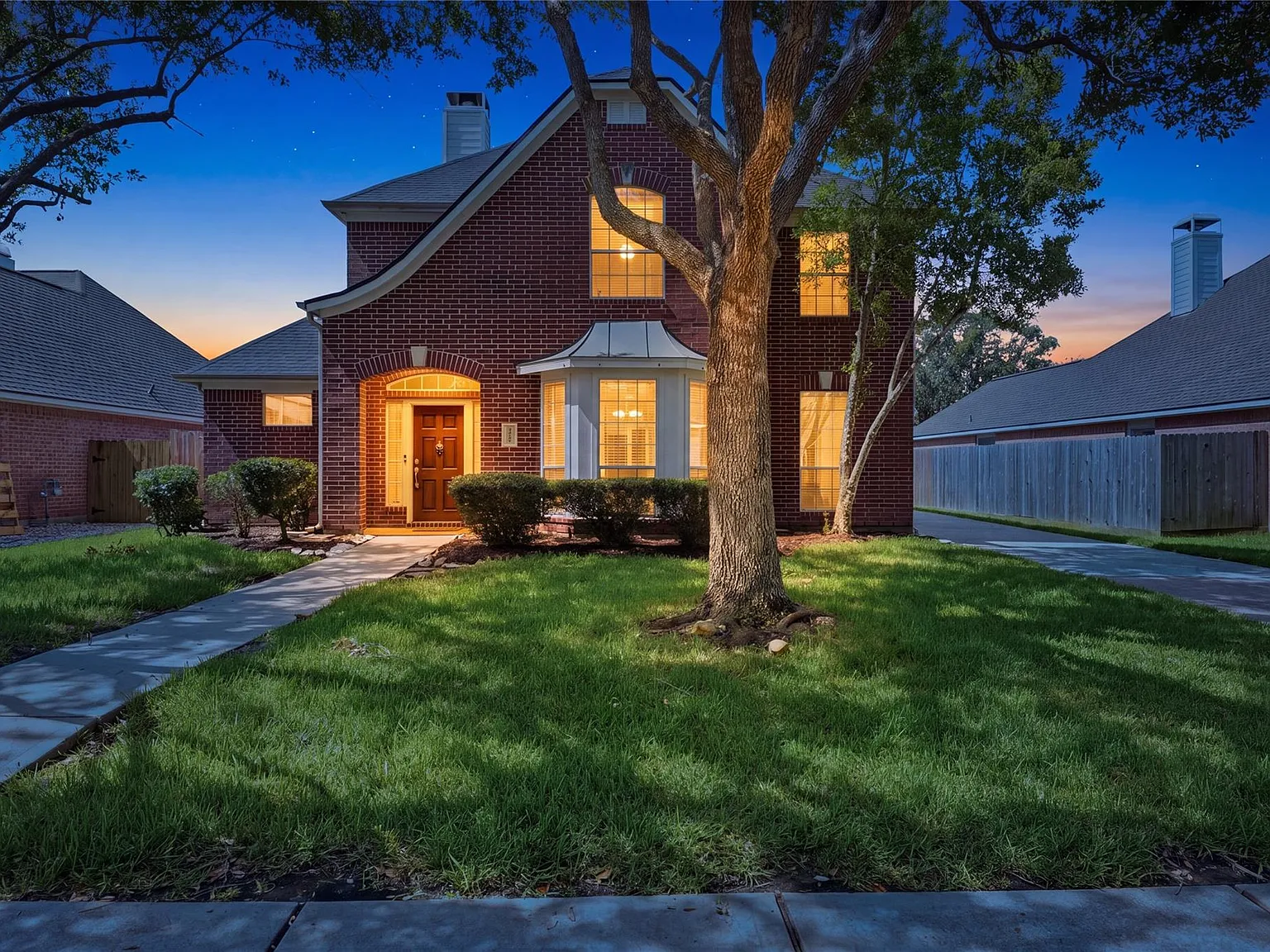 4 bed, 2.5 bath, 2570 sqft, $2,750 — Photo 2