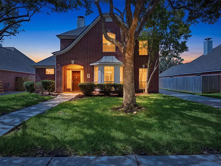 6165 Darlington Ct — Photo 2