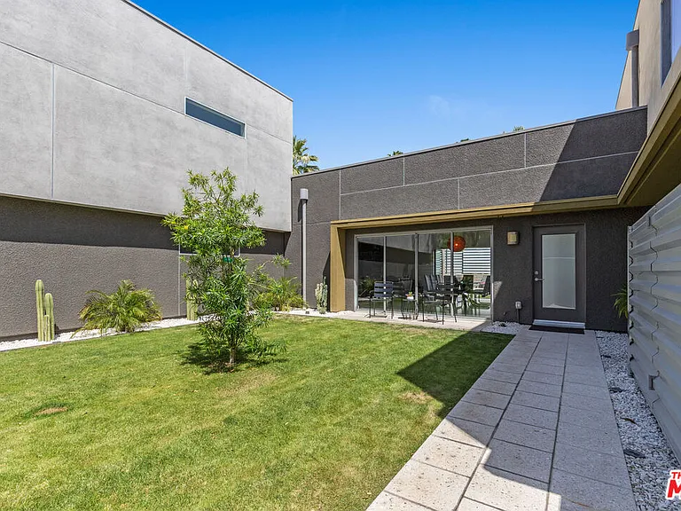 1052 Audrey Dr — Photo 3