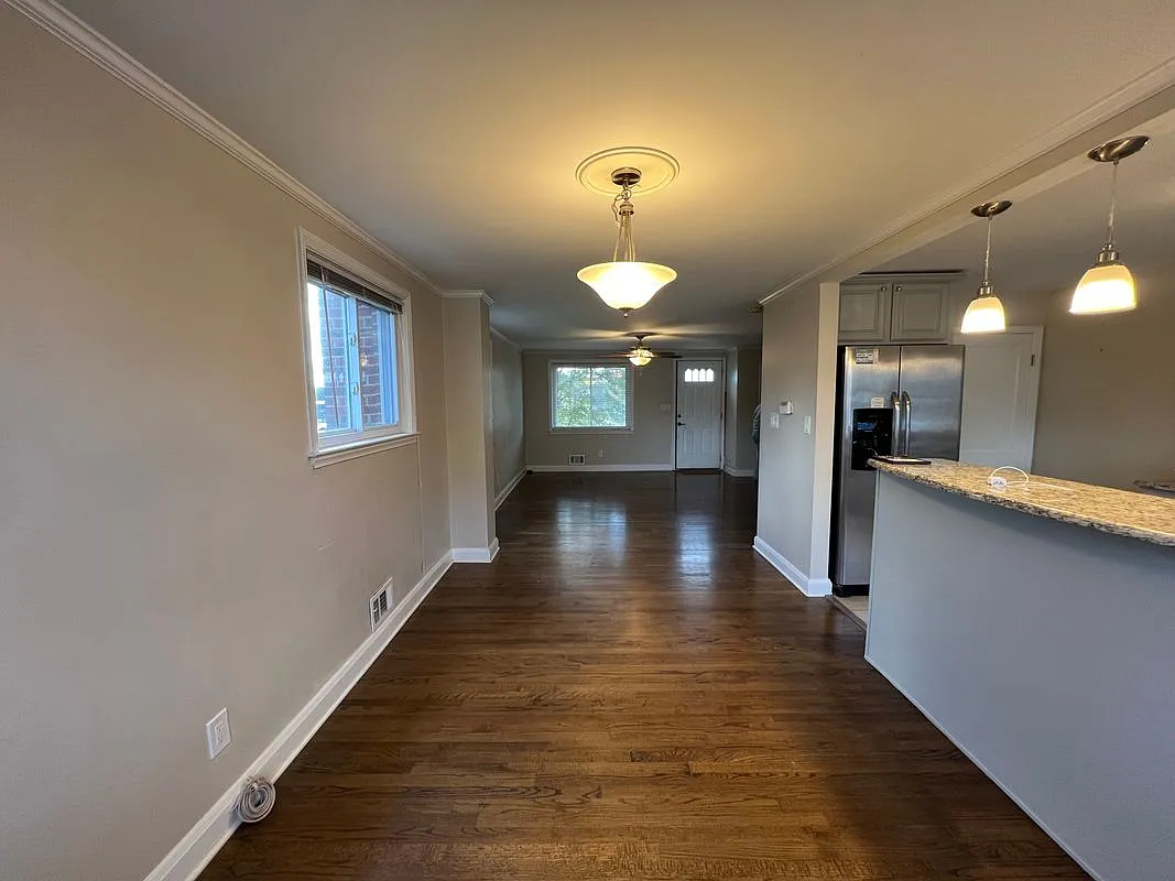 3 bed, 2.0 bath, 1830 sqft, $2,300 — Photo 4
