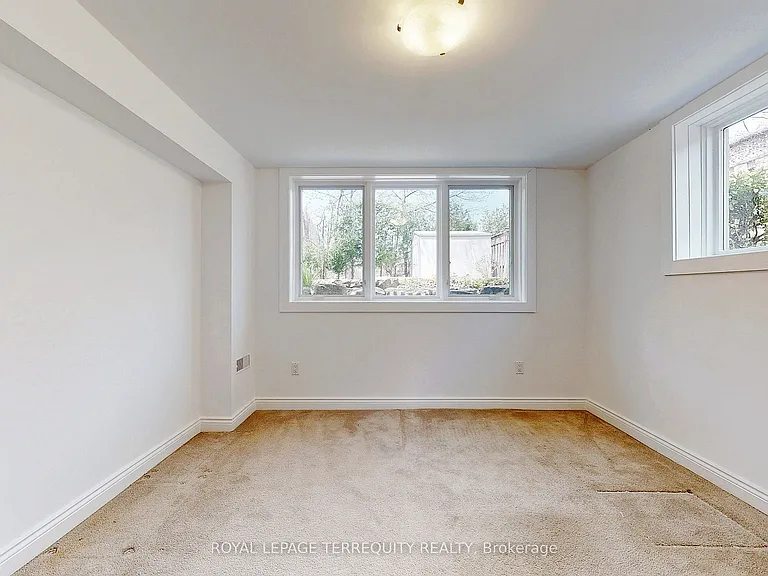 2055 Waters Edge Dr — Photo 24