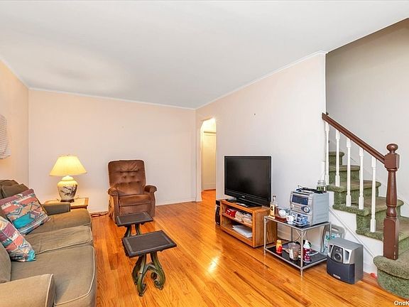 3rd image of 42 11th Ave