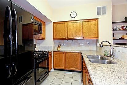 4th image of 111 Oakton Dr