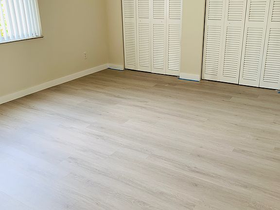 4th image of 4158 SW 65th Ave