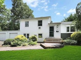 26 Venus Rd, Syosset, NY 11791