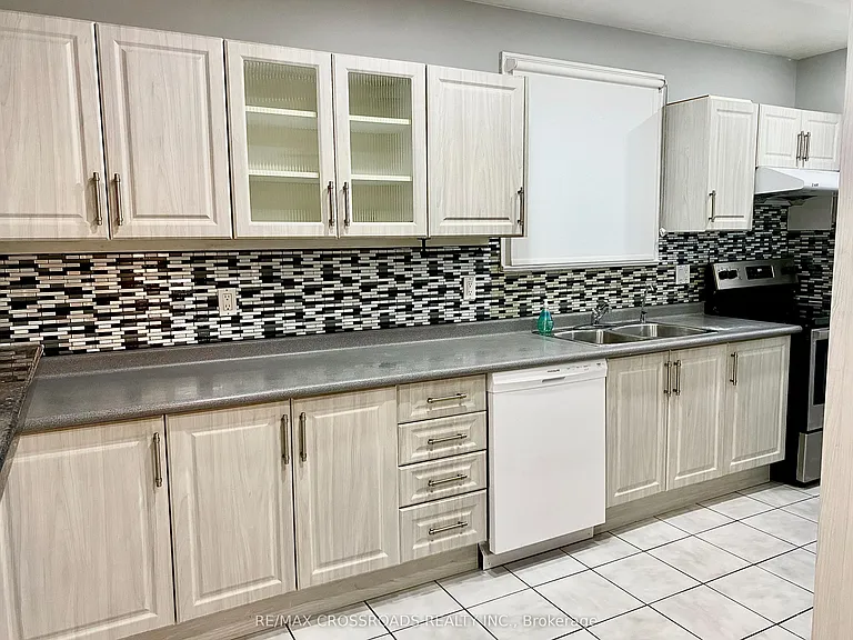 140 Gray Rd — Photo 3
