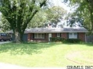 11 Londonderry Dr, Fairview Heights, IL 62208