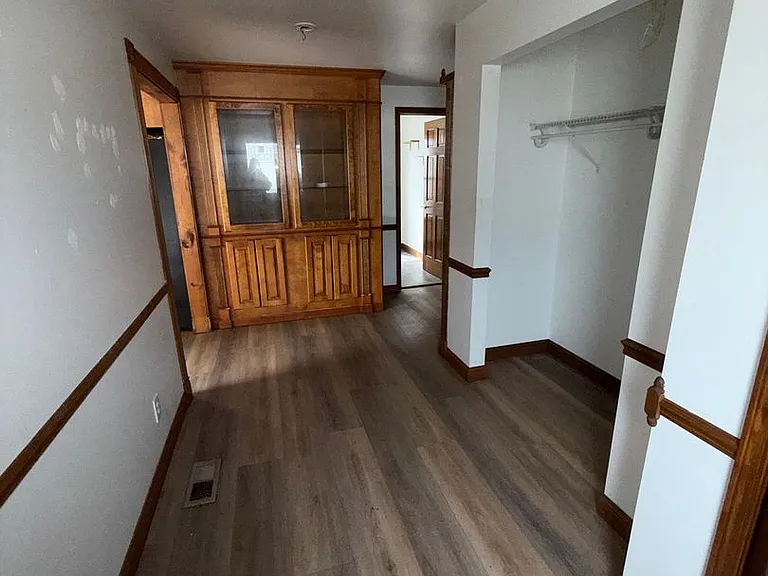108 S Hesperia St — Photo 4