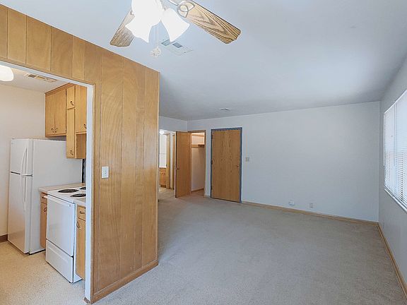 5th image of 4321 Holdrege St APT 1