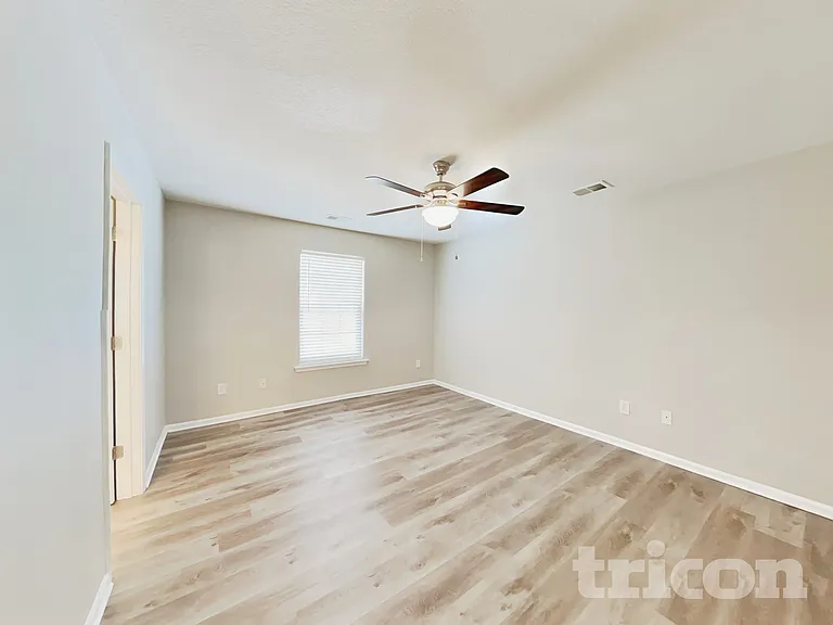 110 Kingscreek Dr — Photo 8