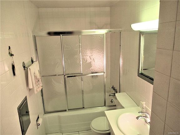 5th image of 228 Orchard Pl