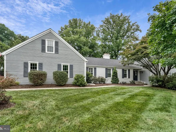 1311 Tulip Poplar Ln, Vienna, VA 22182
