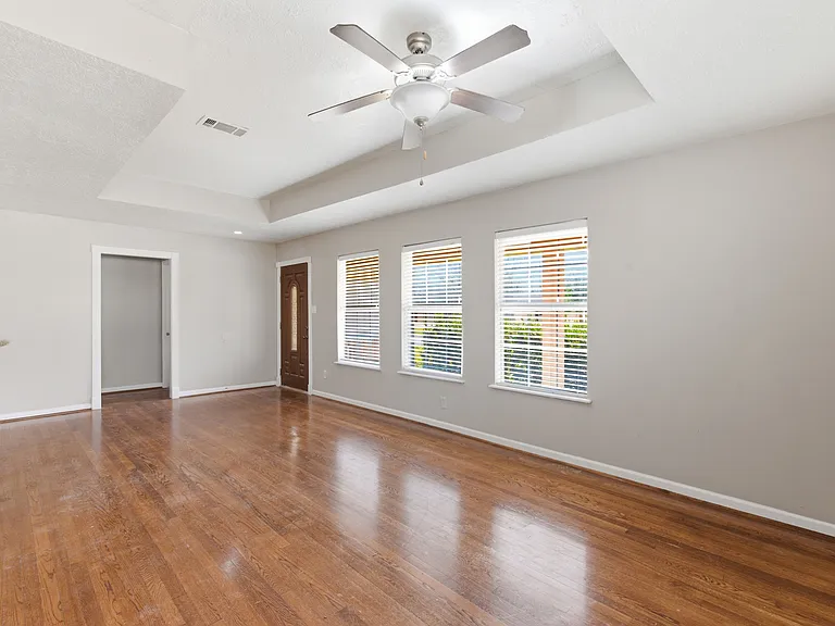 9638 Pine Lake Dr — Photo 3