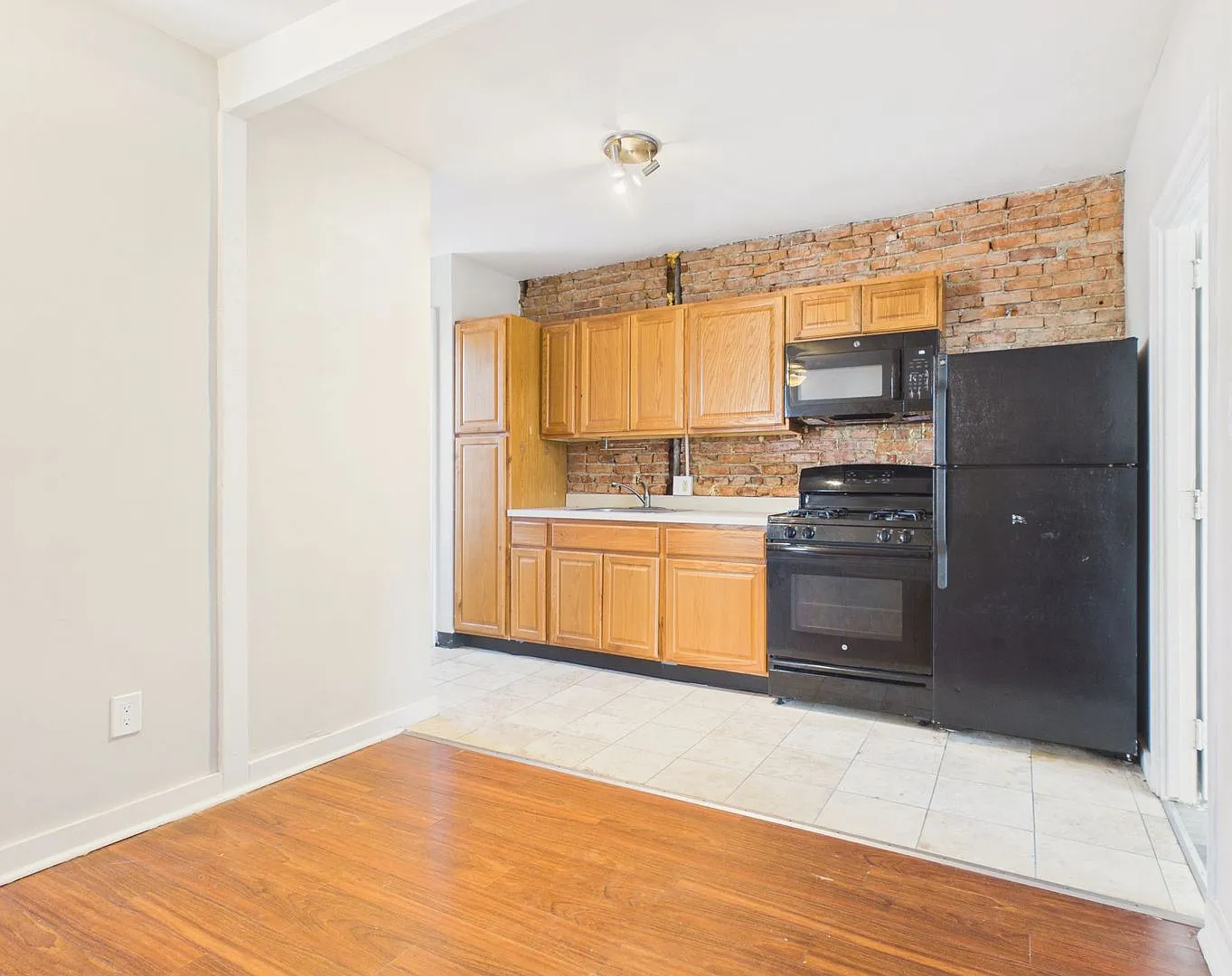 1801 Green St — Photo 3