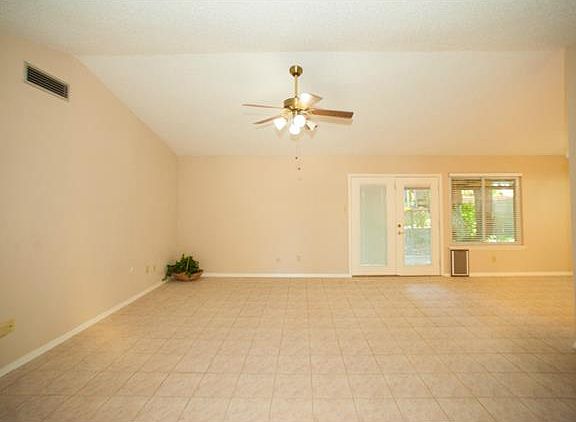 3rd image of 438 Cloverdale Ln