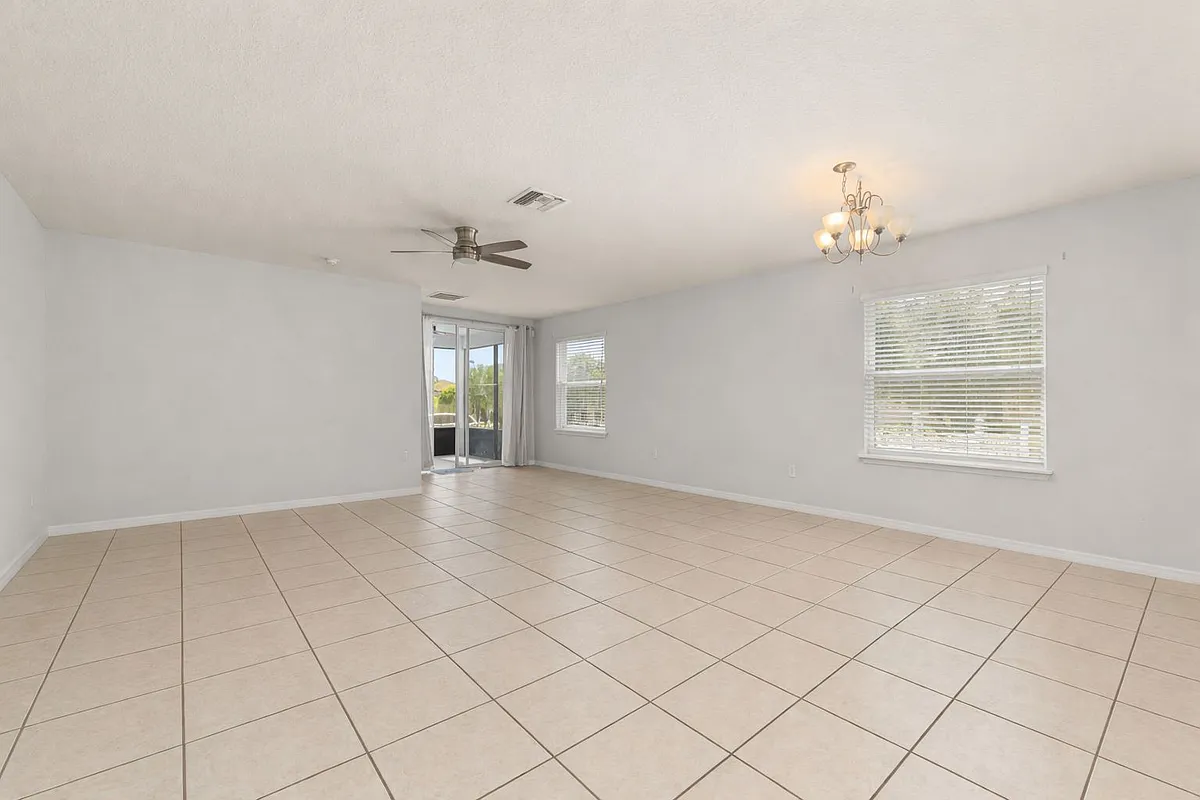 Building Photo - 6018 Fallglow Ln