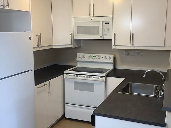 3rd image of 4600 Lamont St #109
