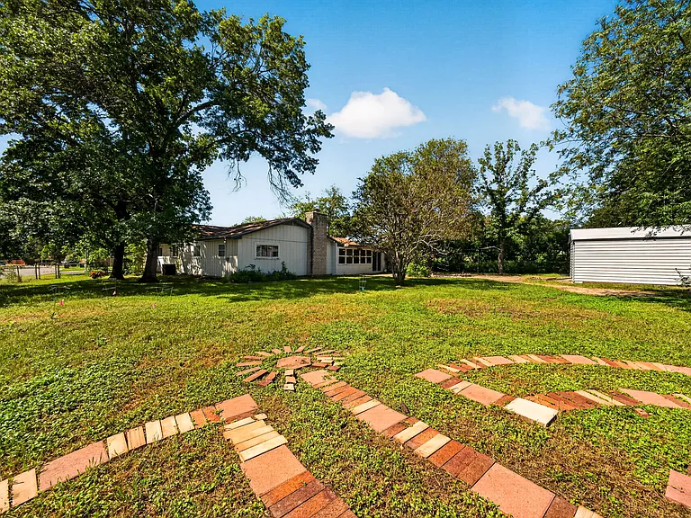 7239 Bridle Path — Photo 27
