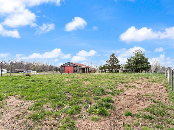 3rd image of 3096 Brassfield Rd